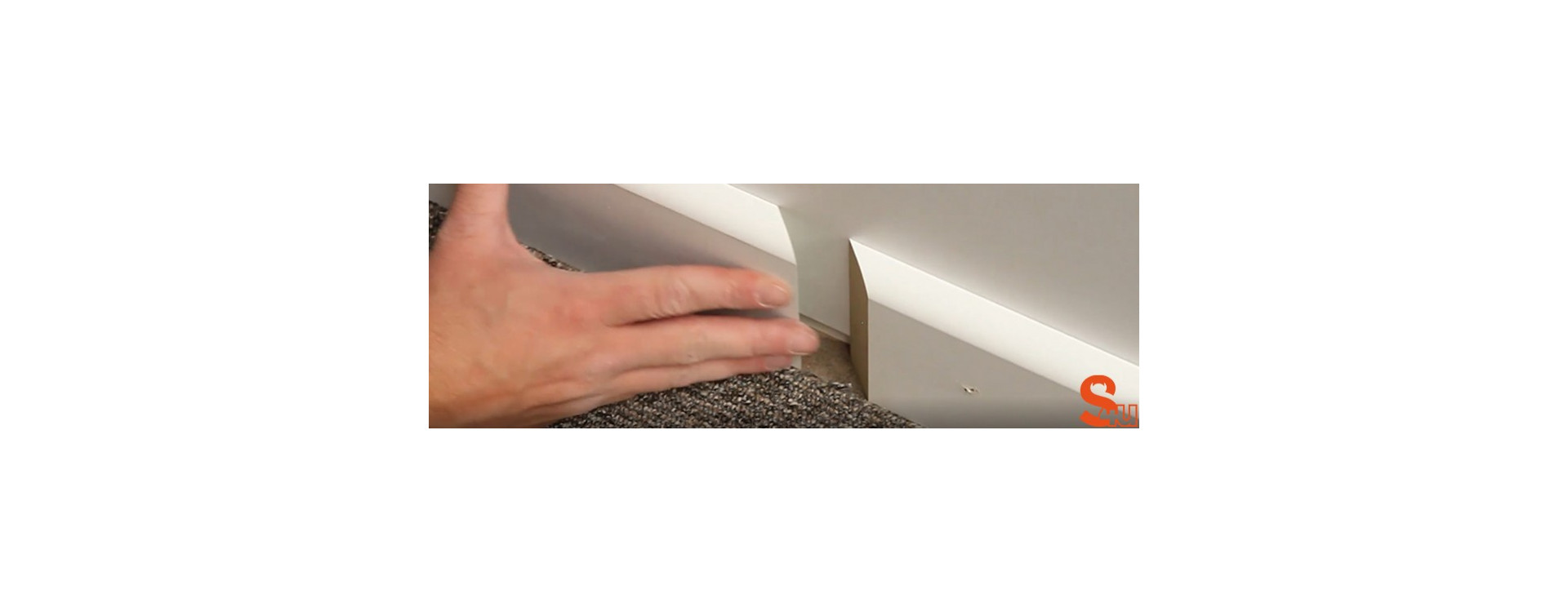 How to join two pieces of skirting board together on a flat wall
