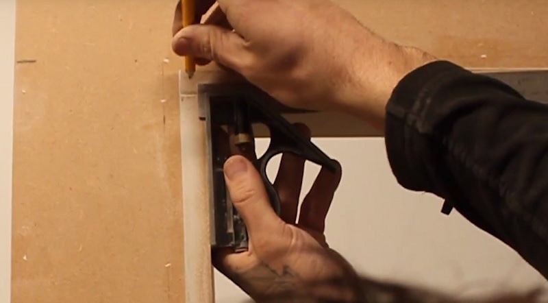 marking 5mm bevel outside door frame for architrave